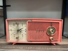 CORAL PINK MID CENTURY VINTAGE 1958 ZENITH VACUUM TUBE CLOCK RADIO MODEL E514V picture